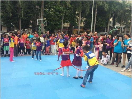 小学生撕名牌视频,小学生撕名牌大战，欢乐无限